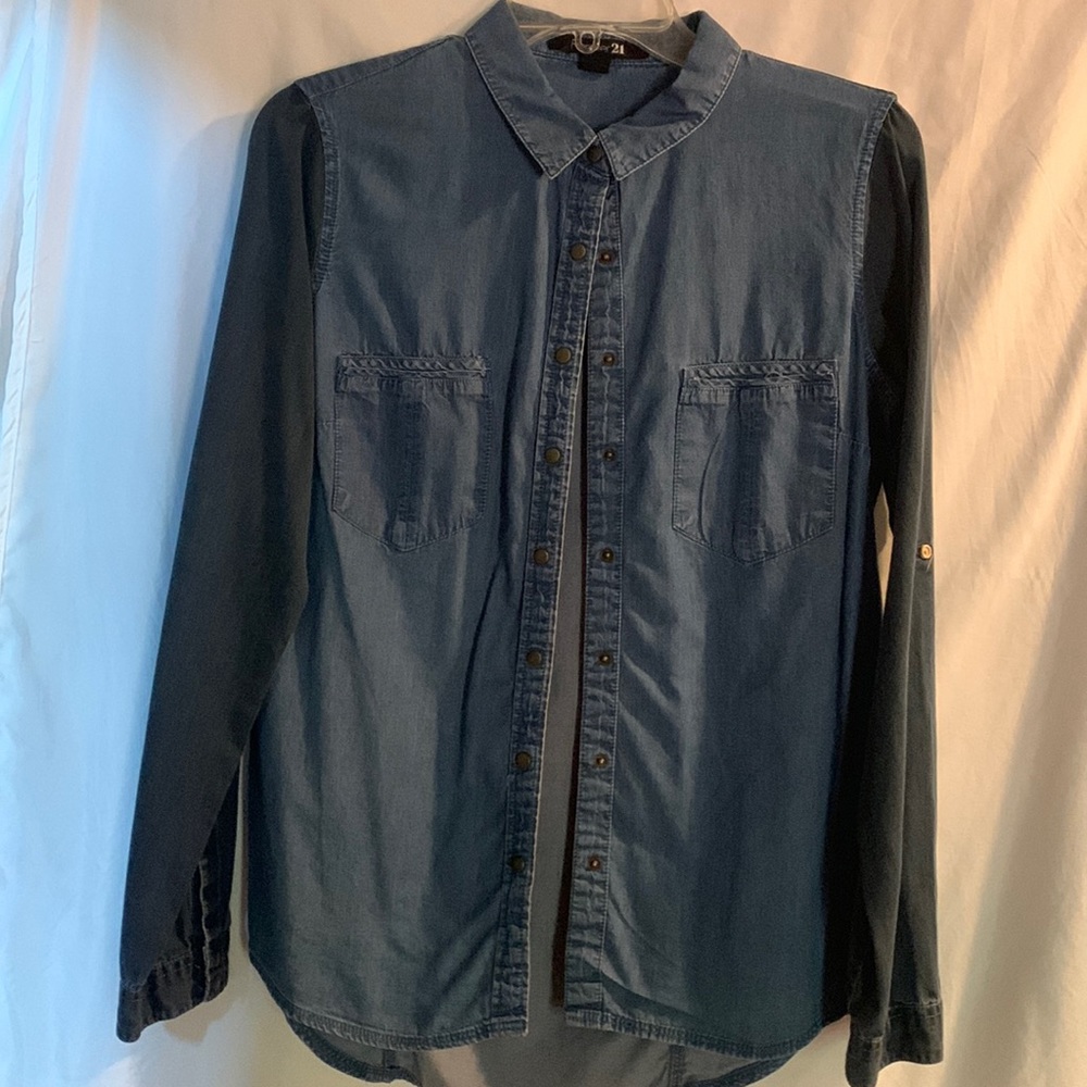 Women’s Med long sleeve denim shirt in new condition.
